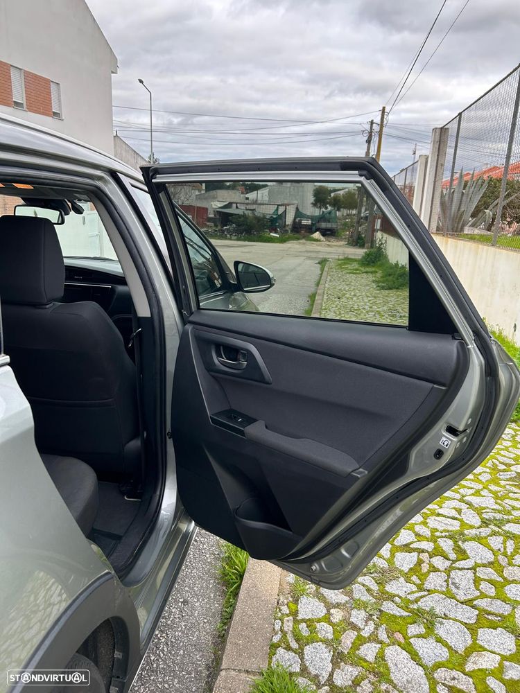 Toyota Auris Touring Sports - 15