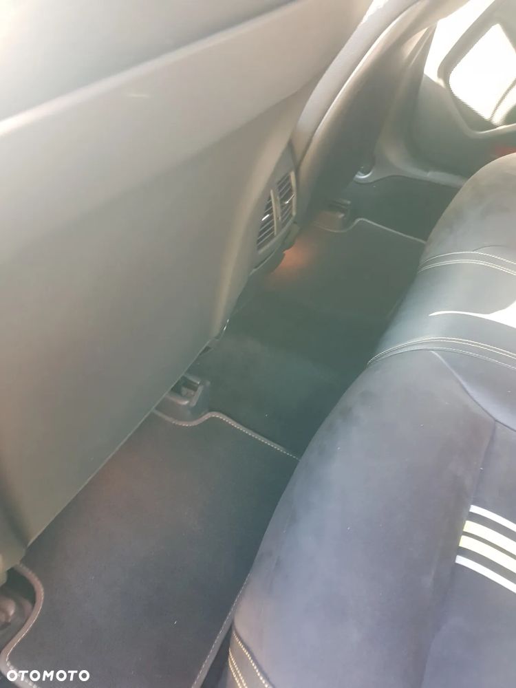 Mercedes-Benz CLA 250 7G-DCT - 17