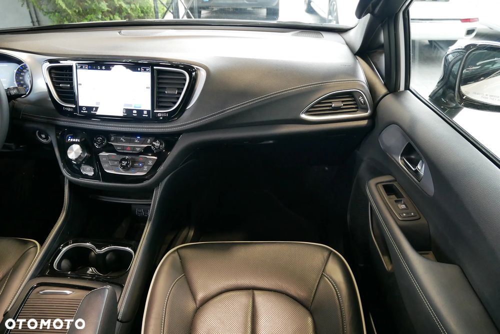 Chrysler Pacifica - 15