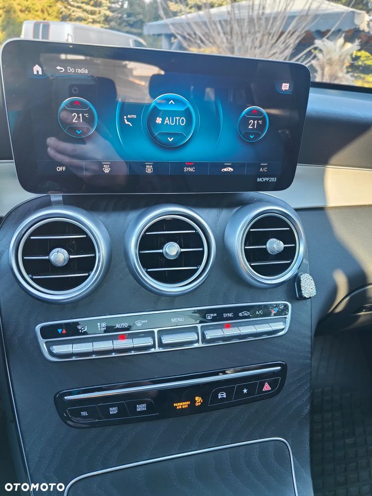 Mercedes-Benz GLC 300 4Matic 9G-TRONIC AMG Line - 29