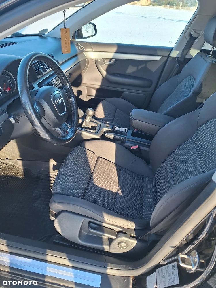 Audi A4 Limousine - 10