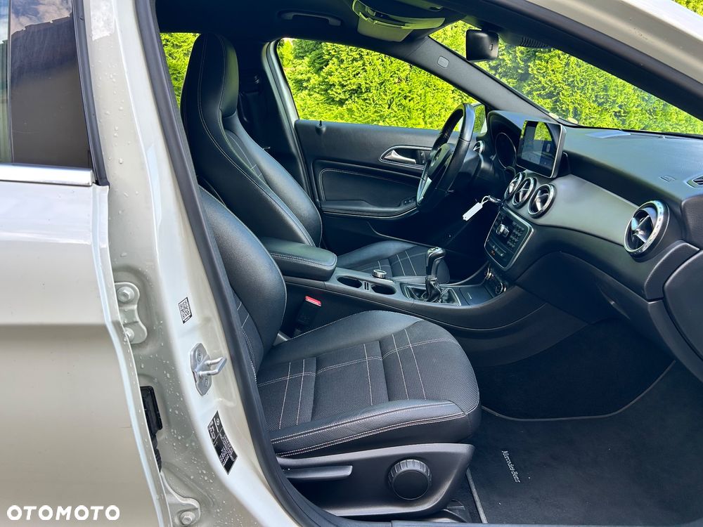 Mercedes-Benz GLA 180 Style - 19