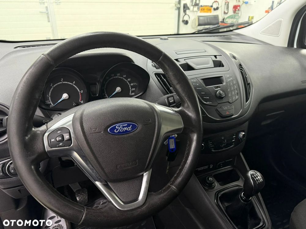 Ford Transit Courier - 15