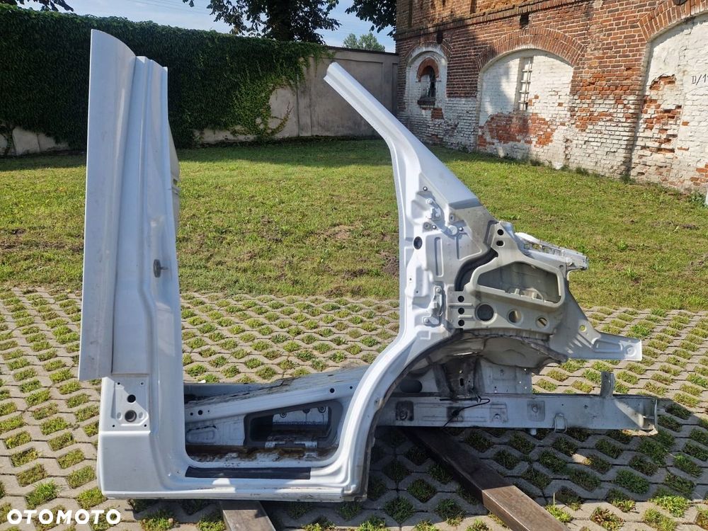 Mercedes Sprinter W907 18- PRAWA ĆWIARTKA PRZÓD - 1