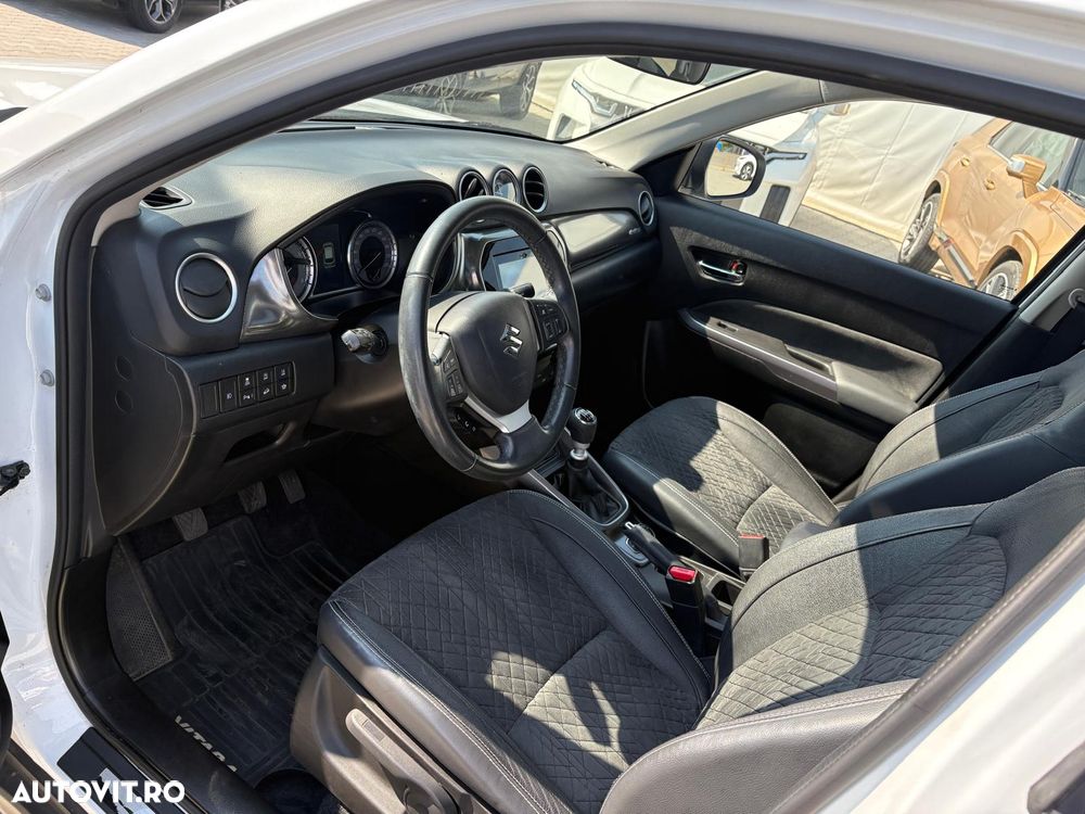 Suzuki Vitara 1.4 Boosterjet AllGrip MHEV Luxus - 8