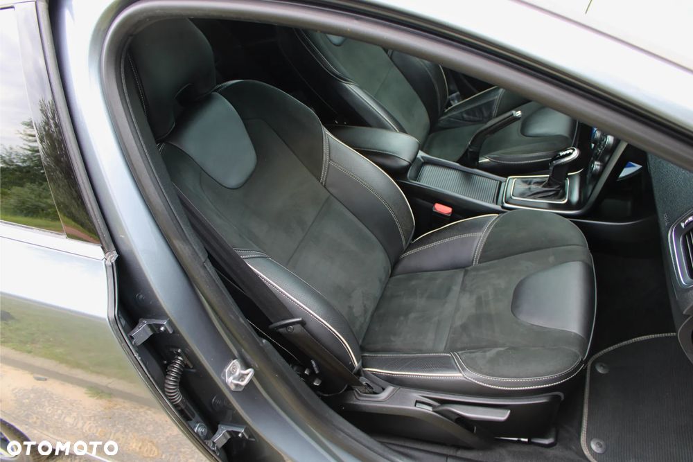 Volvo V40 D3 Drive-E R-Design Momentum - 21