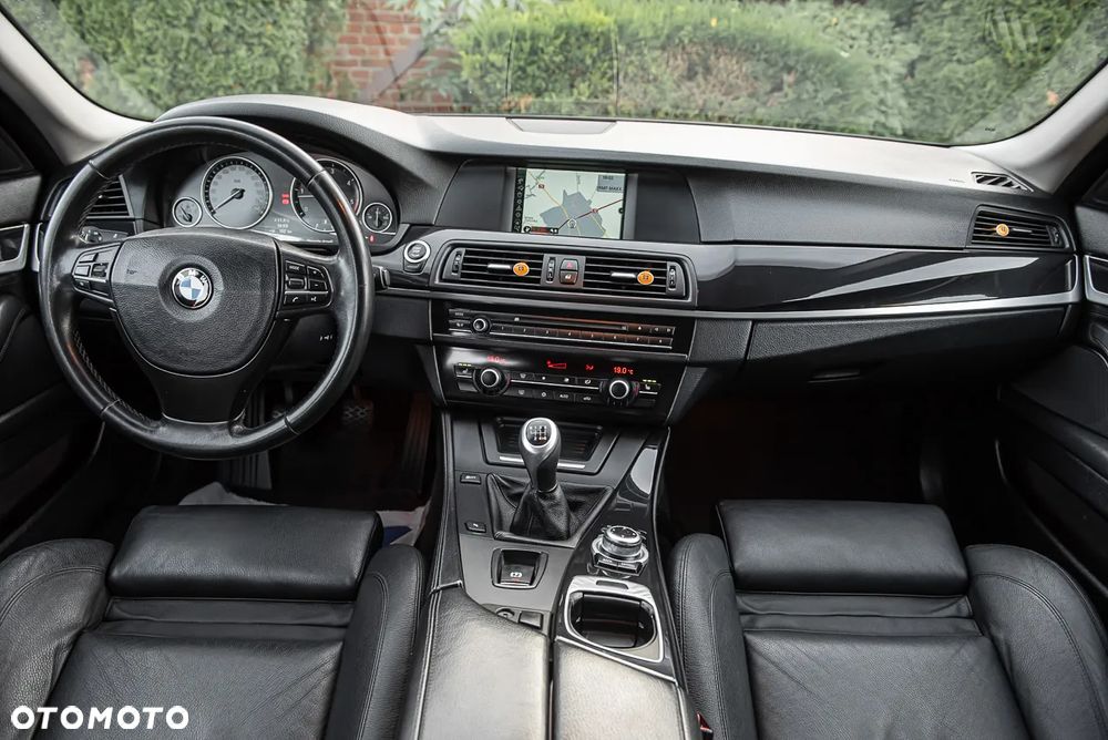 BMW Seria 5 525d Touring - 25