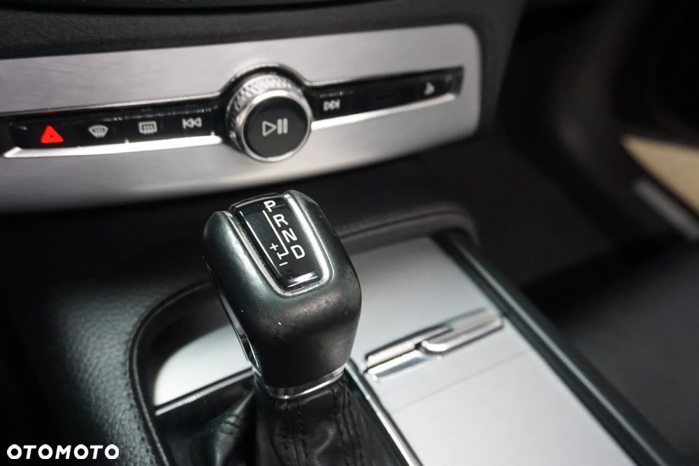 Volvo XC 90 D5 AWD Momentum 7os - 33
