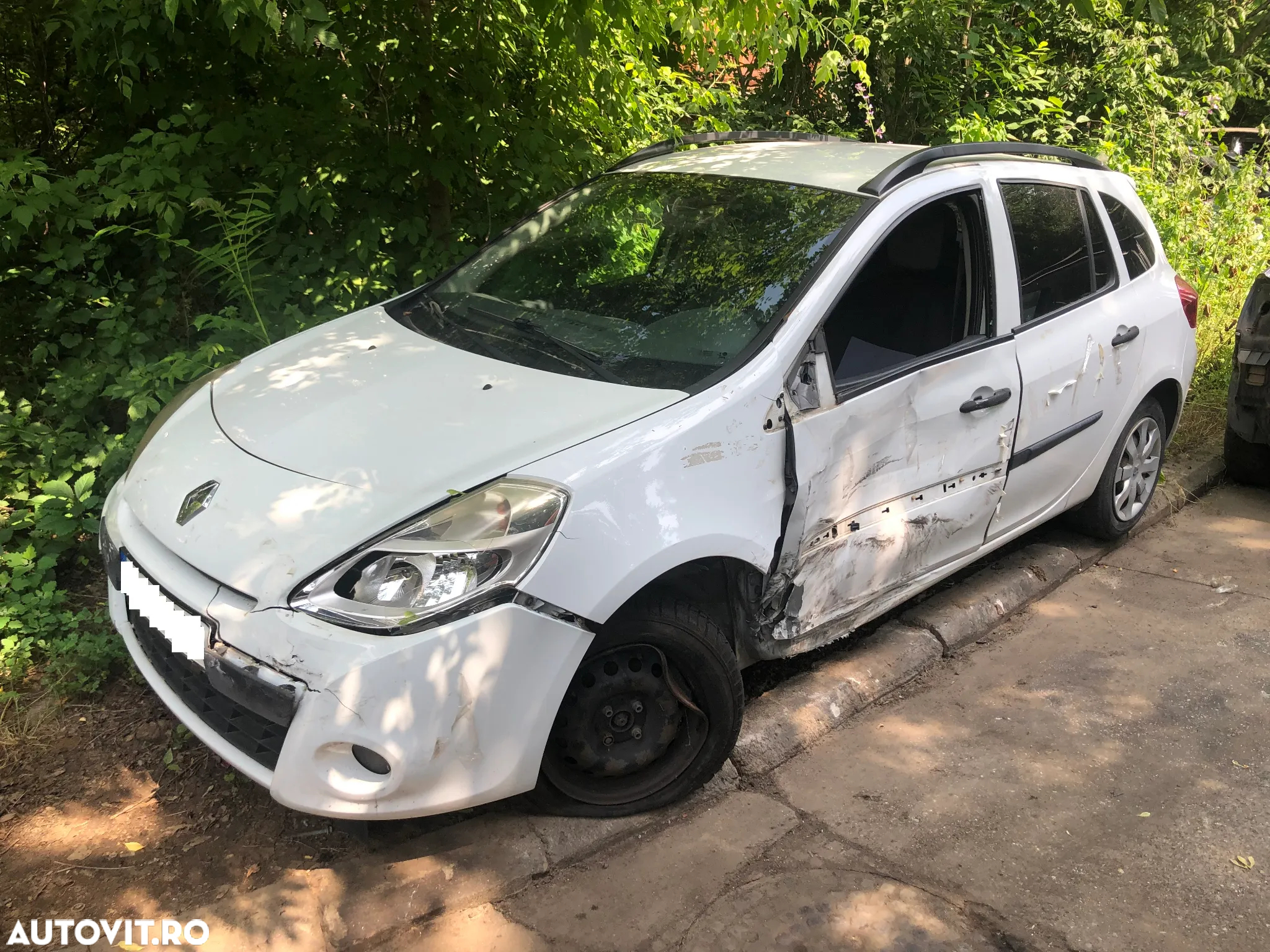 Dezmembrez Renault Clio 3 break facelift 2011 alb 1.5 dci Euro 5  K9K-67 - 3
