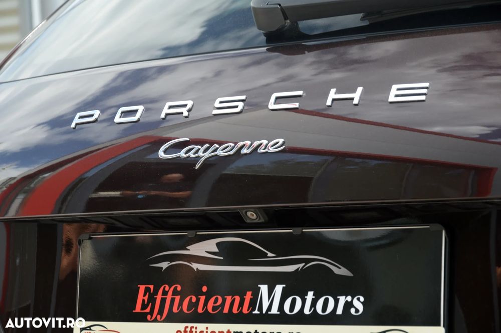 Porsche Cayenne 3.0 L - 24