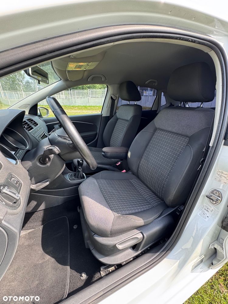 Volkswagen Polo 1.4 TDI Blue Motion Technology Lounge - 16
