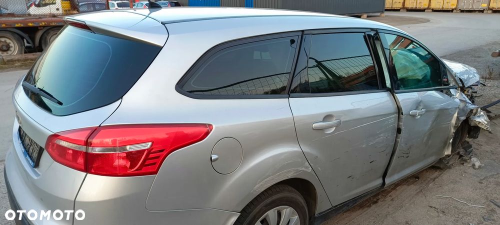 BLOTNIK PRAWY LEWY TYL CWIARTKA FORD FOCUS MK3 KOMBI 0F - 2