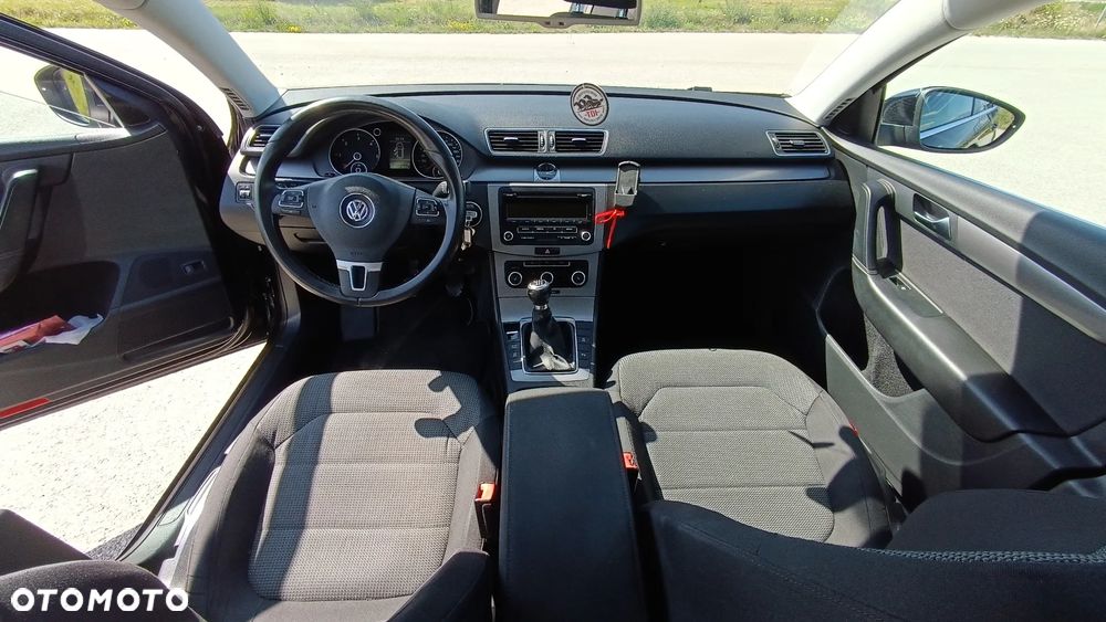 Volkswagen Passat 2.0 TDI Comfortline - 11