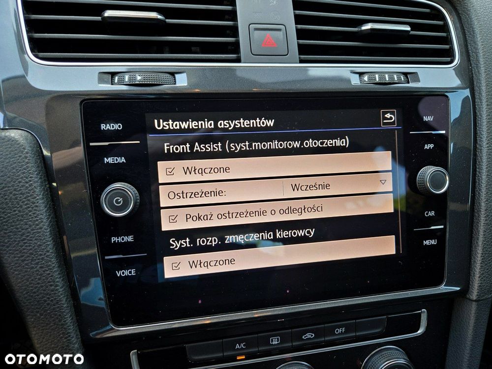 Volkswagen Golf 1.6 TDI BMT Comfortline - 24