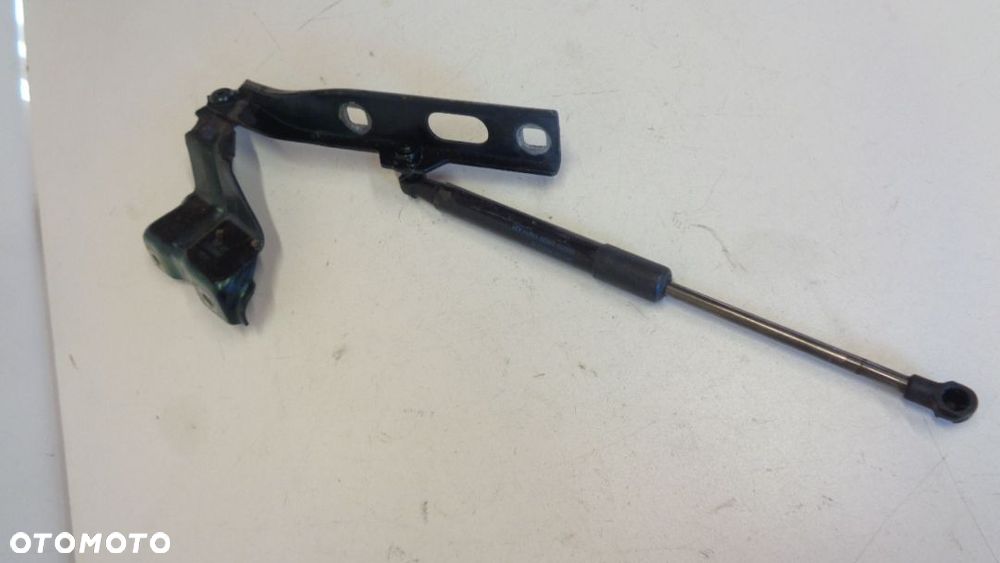 ZAWIAS MASKI AUDI Q5 LEWY 8R0823301A