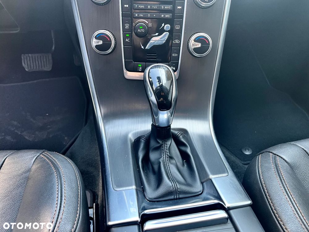 Volvo XC 60 D3 Geartronic Summum - 24
