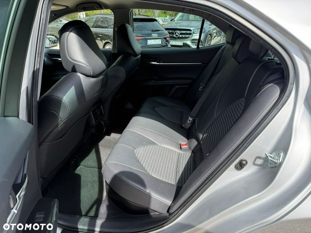 Toyota Camry - 11