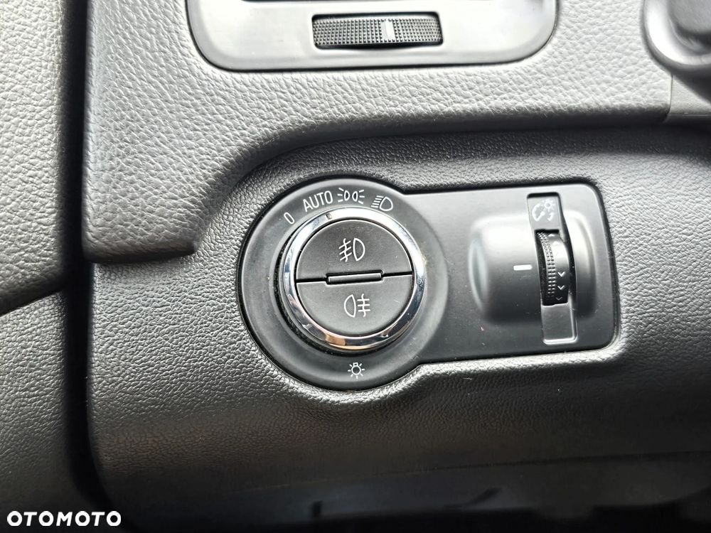 Opel Insignia 1.8 Cosmo - 29