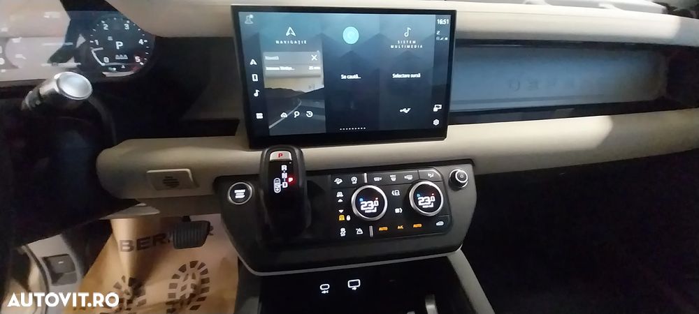 Land Rover Defender - 15