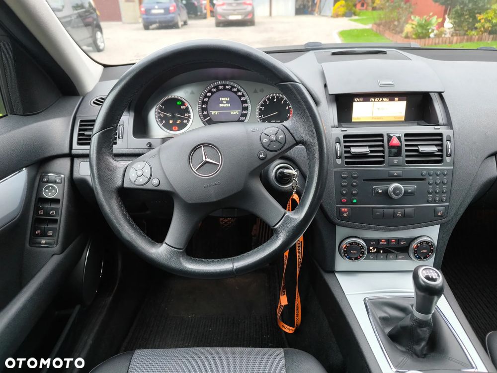 Mercedes-Benz Klasa C 180 T Kompressor Avantgarde - 23