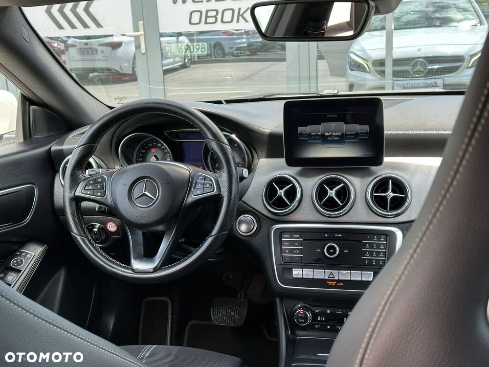 Mercedes-Benz CLA 220 4-Matic Urban - 11