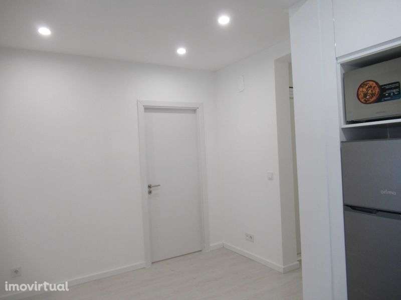 T1 Kitchenette Totalmente Remodela e Equipada - Grande imagem: 3/12