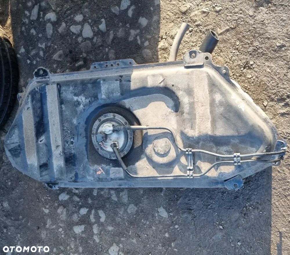 Zbiornik paliwa bak Toyota Yaris I benzyna Italia OE - 2