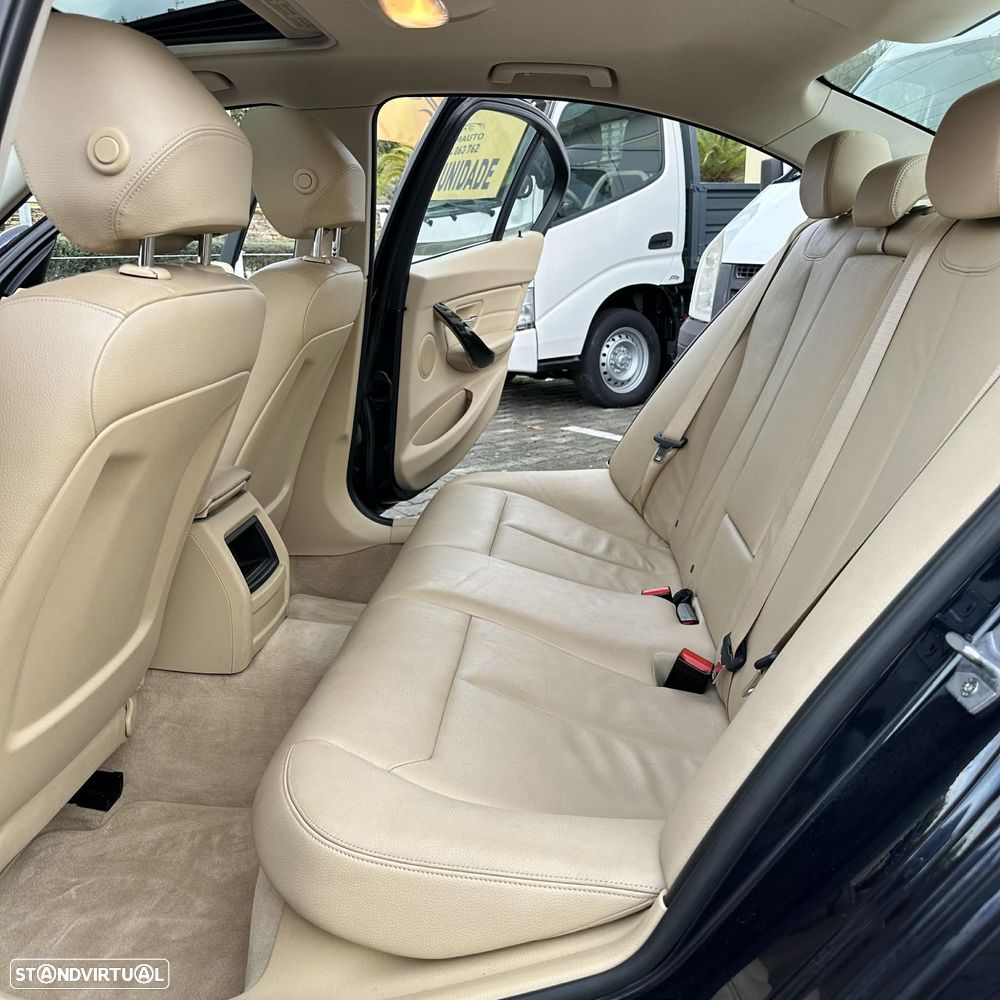 BMW 320 d Auto Line Luxury - 28