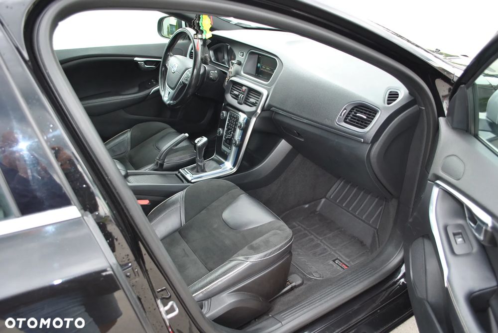 Volvo V40 D2 Drive-E R-Design Momentum - 13