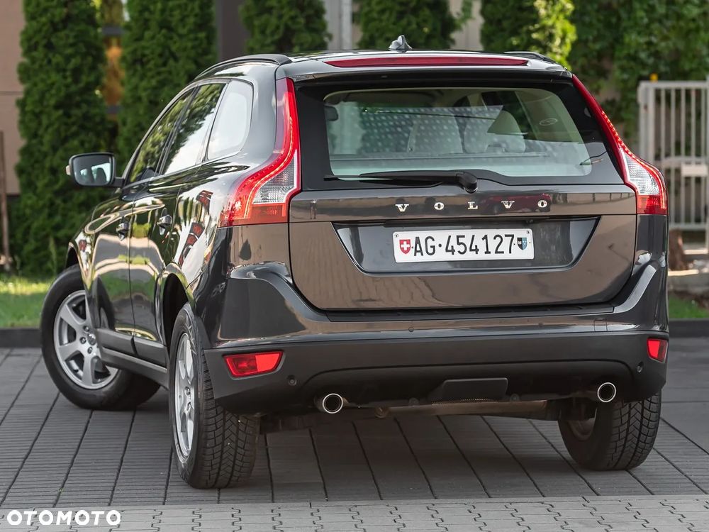 Volvo XC 60 D5 AWD Momentum - 8