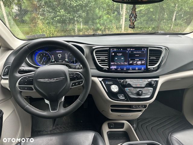 Chrysler Pacifica - 10