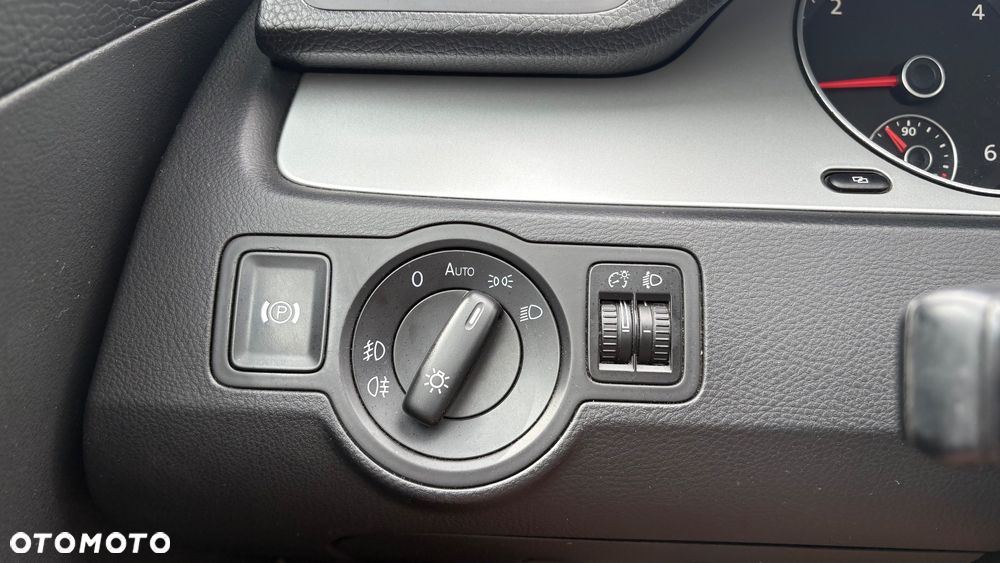 Volkswagen Passat 2.0 TDI Comfortline DSG - 31