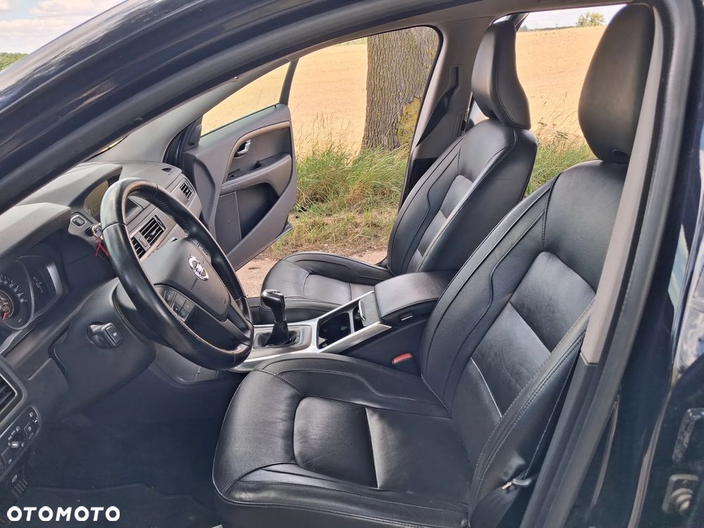 Volvo V70 D2 Momentum - 19