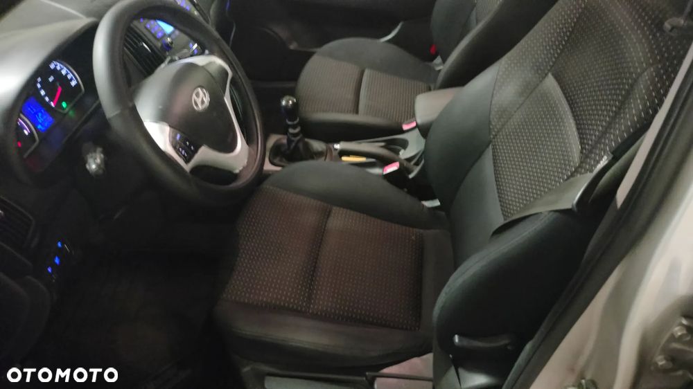 Hyundai i30 1.6 Comfort - 10