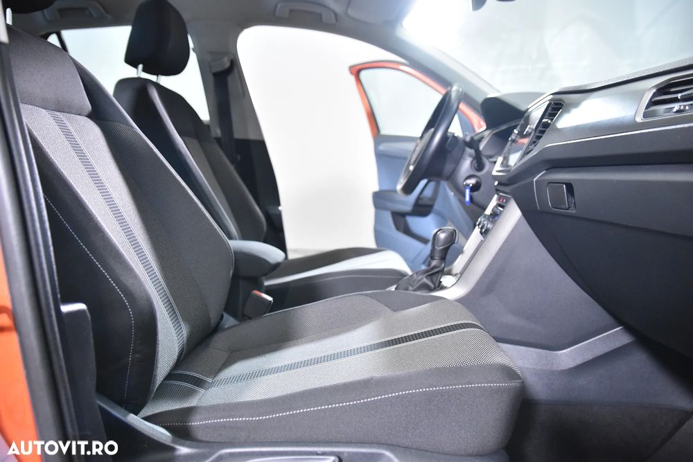 Volkswagen T-Roc - 12