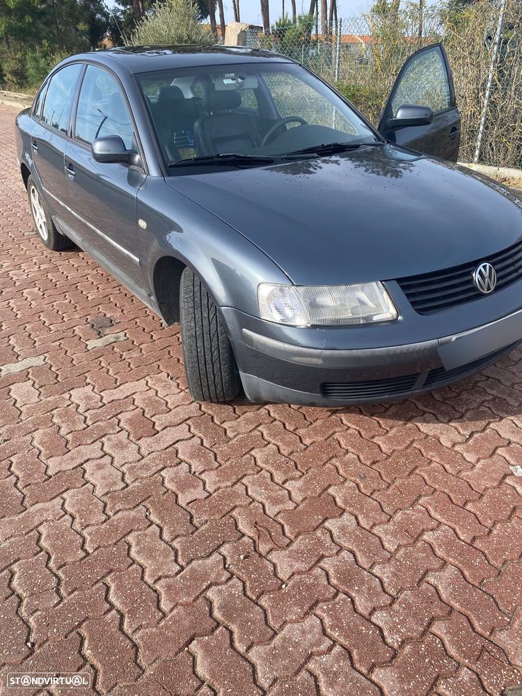 VW Passat 1.9 TDi Confortline - 1