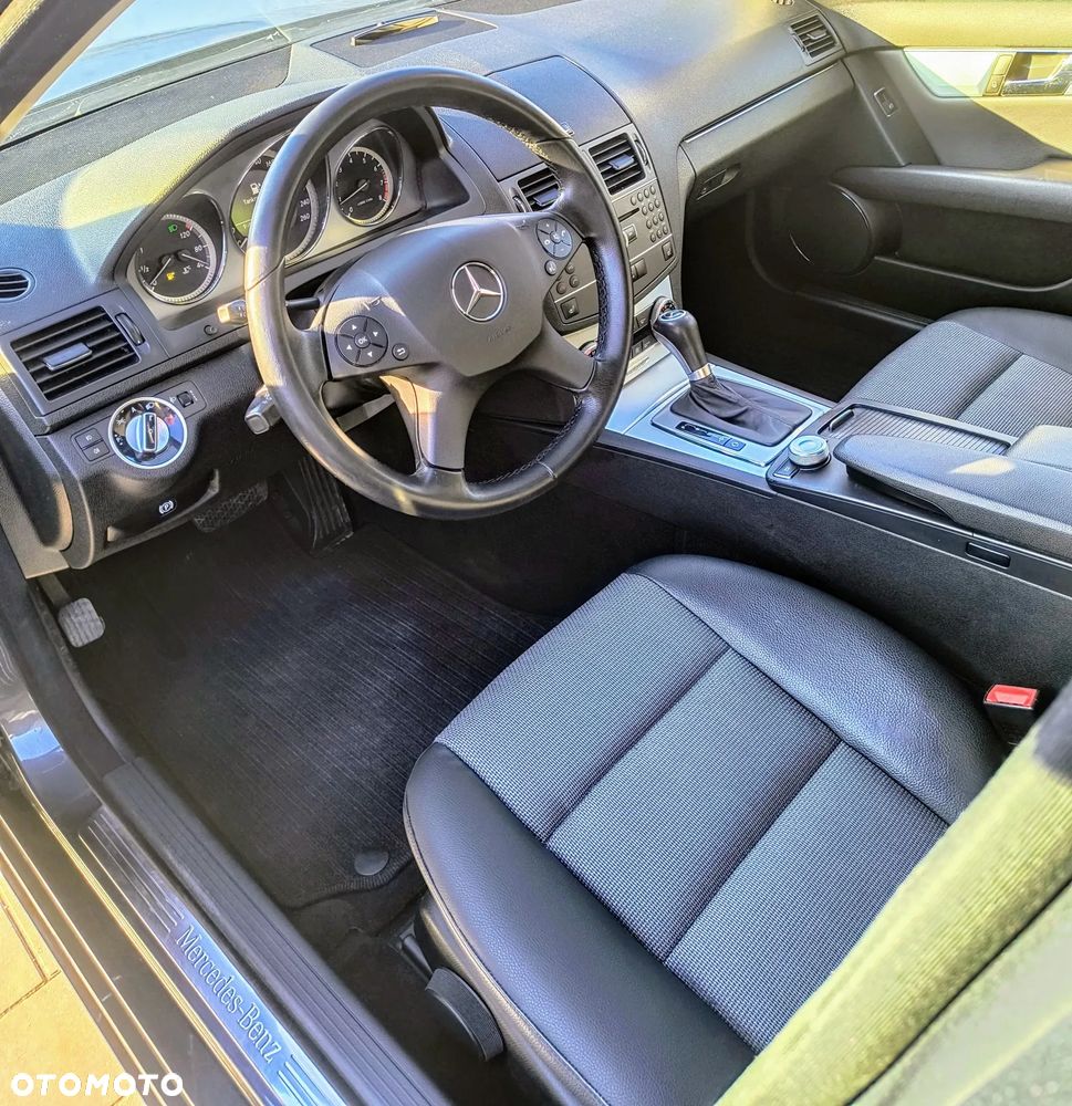 Mercedes-Benz Klasa C 180 CGI Automatik BlueEFFICIENCY Avantgarde - 9