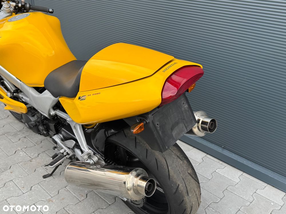 Honda VTR - 16