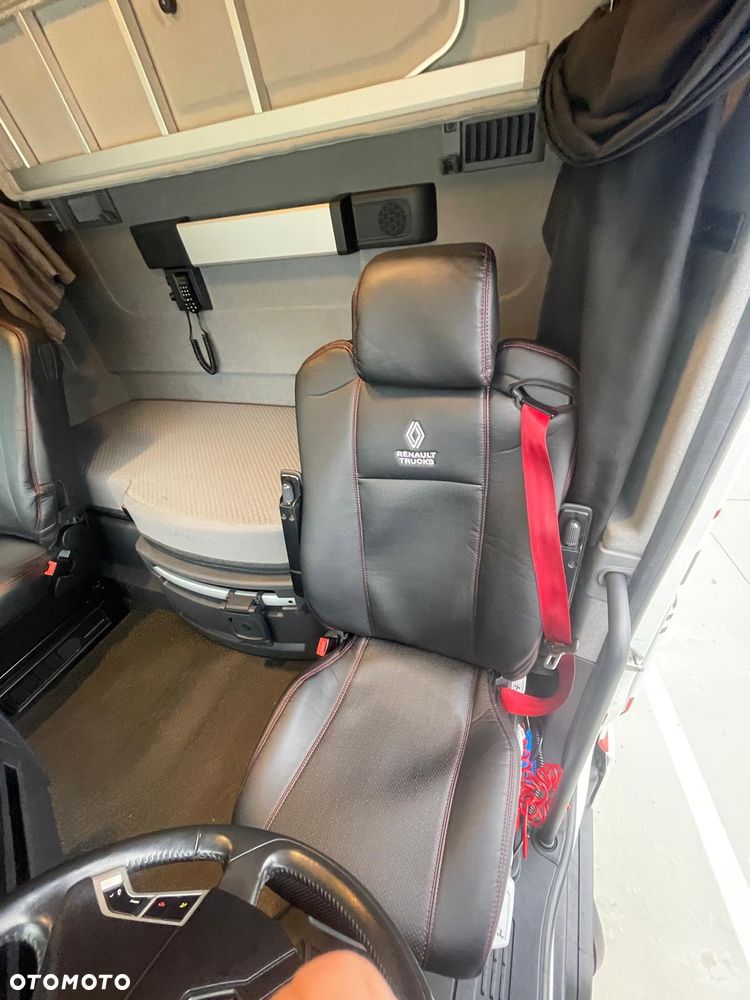 Renault T520 HIGH SLEEPER CAB - 13