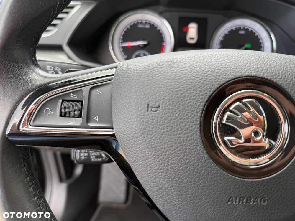 Skoda Superb 2.0 TDI DSG Ambition - 22