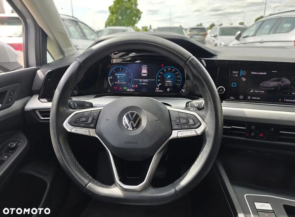 Volkswagen Golf - 28