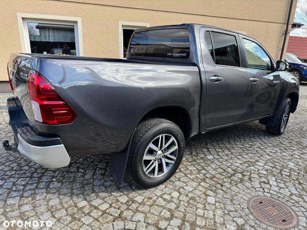 Toyota Hilux 2.4 D-4D Double Cab SR5 4x4 - 5