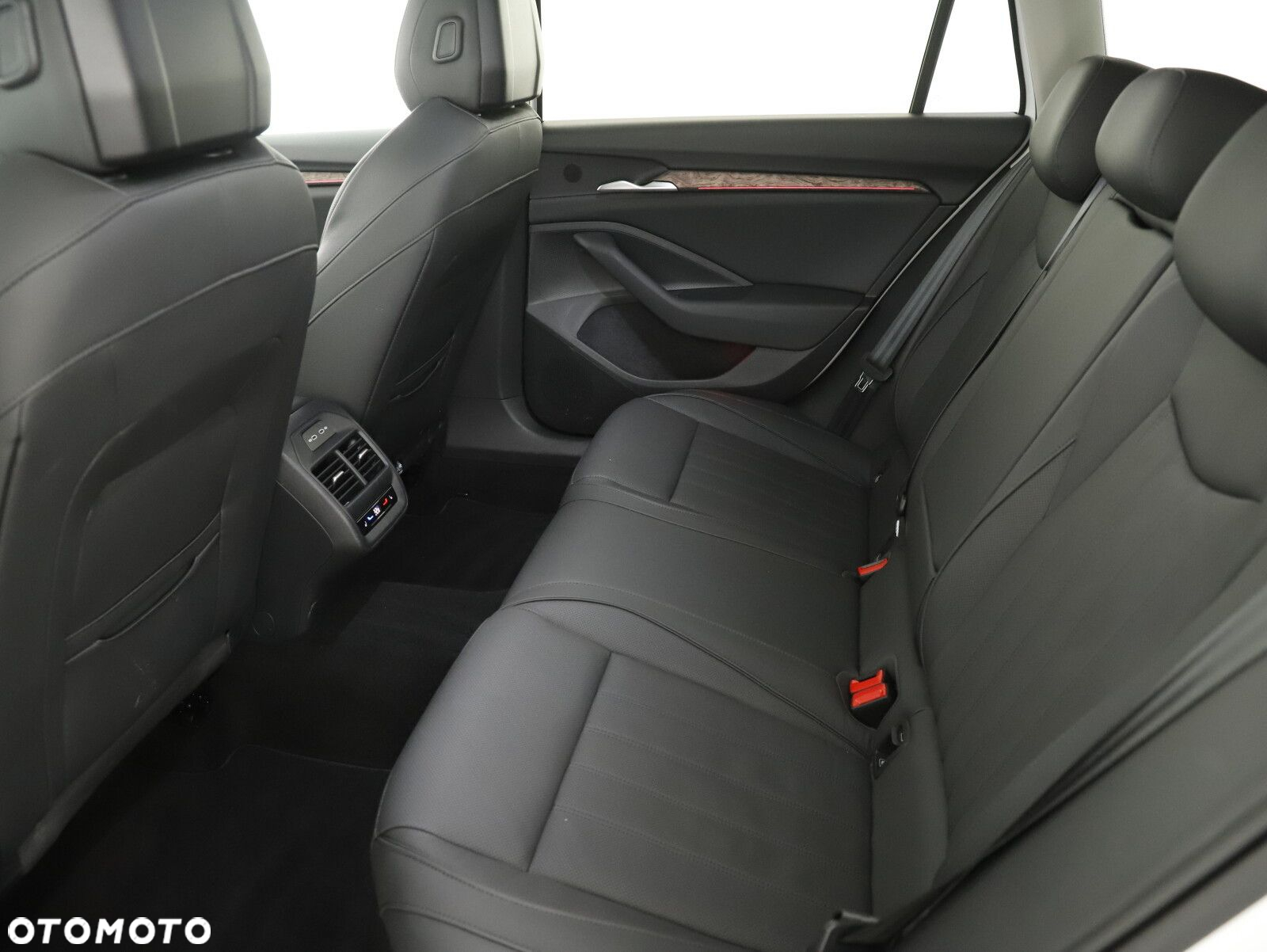 Skoda Superb 1.5 TSI L&K DSG - 10