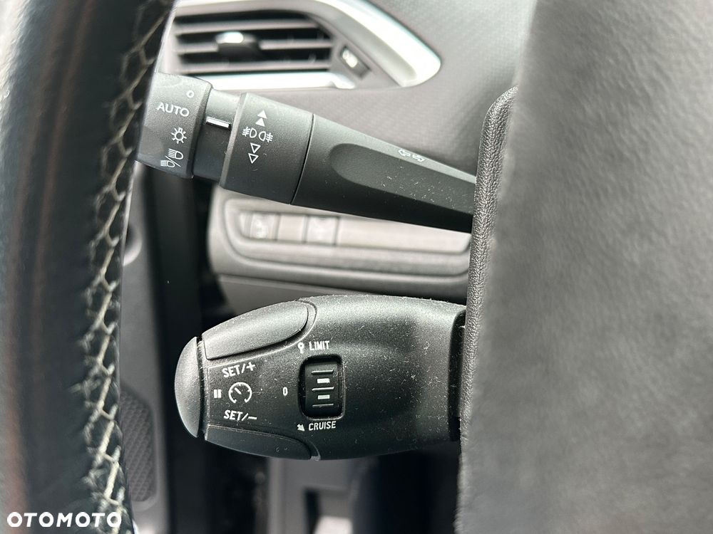 Peugeot 208 - 29