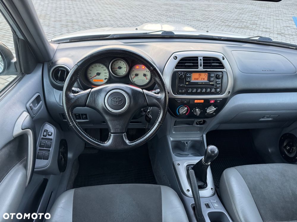Toyota RAV4 D-4D 4x4 - 14