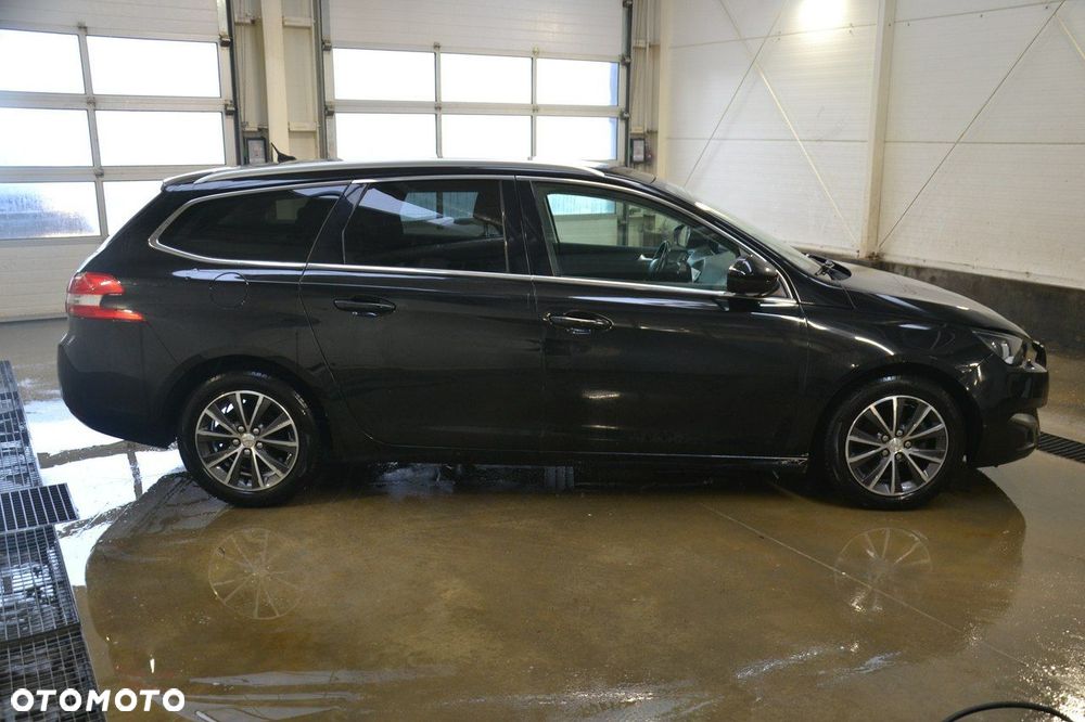Peugeot 308 - 8