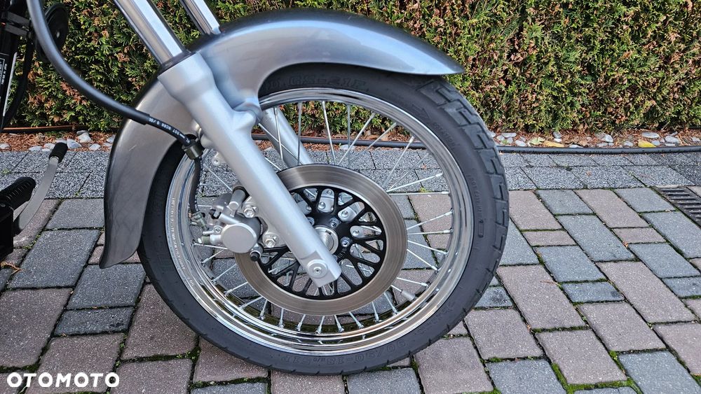 Suzuki Intruder - 12