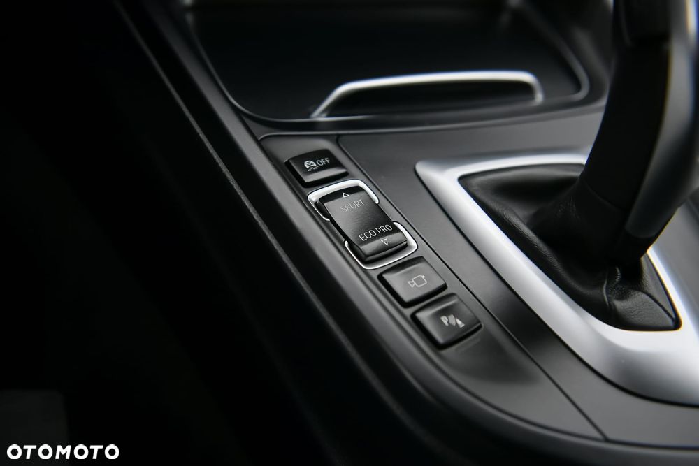 BMW Seria 3 320d xDrive Edition M Sport Shadow - 33