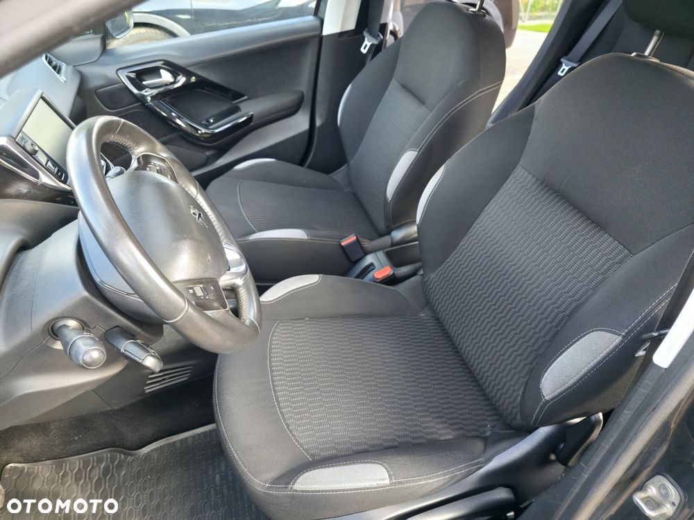 Peugeot 208 1.2 PureTech Style - 8