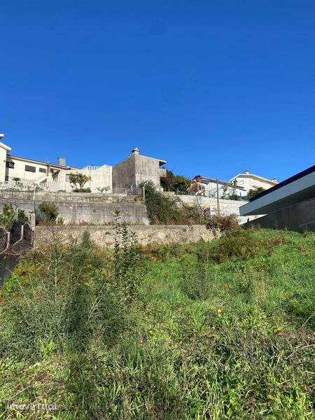 Terreno para Construção — Localização Perfeita para Investimento - Grande imagem: 2/9